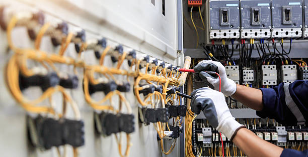 Professional Electrician technician working in Fussels Corner, FL
